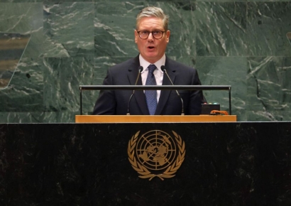 英 스타머, 트럼프 만나 "굳건한 양국관계"