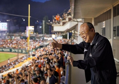 김승연 한화 회장, 9번째 대전구장 방문…올해 마지막