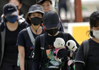 "고마웠어, 잘가"…'일본판 푸바오 환송식' 시민들 검은 옷 입고 오열