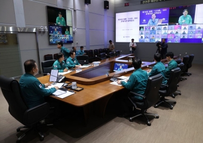 태풍 '끄라톤' 북상…연휴 '비 폭탄' 가능성에 대비 태세