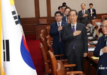 [포토] 국민의례하는 국무위원들