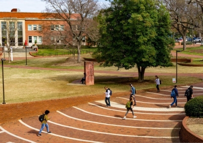 "제발 나가" vs "같이 살래요"…캥거루족에 속타는 미국 부모들