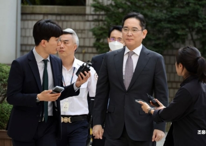 [포토] 이재용 회장, 항소심 첫 공판 출석