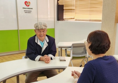 "은퇴 후 우울감 극복"…100세 힐링센터 찾는 노인들