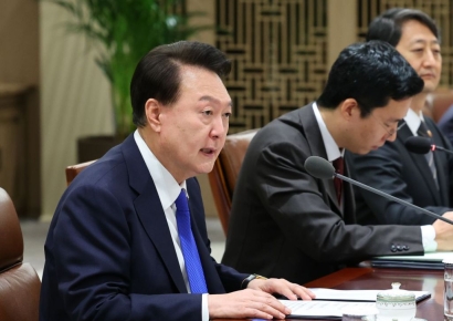 尹 "축구대표팀 감독 선발 공정해야…의혹 진상 명백히 밝혀라"