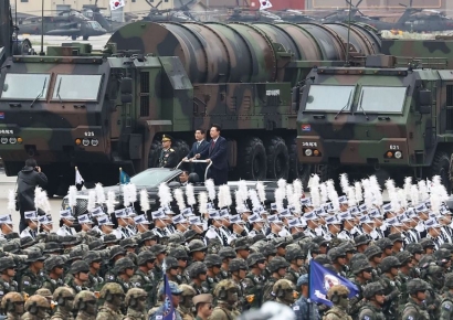 윤대통령이 부대기 수여한 전략사령부는