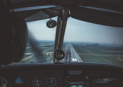 기장 허가에 딸 조종실 구경시킨 사무장…아무도 처벌 받지 않는다?