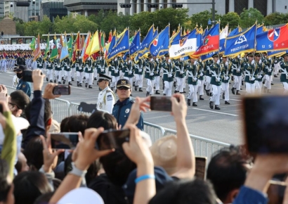 국군의날 맞아 광화문 일대서 ‘시가 행진’