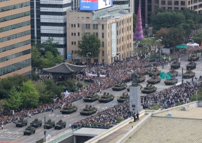 윤 대통령, 2년 연속 국군의날 시가 행진…"국군 장병 무한 신뢰"