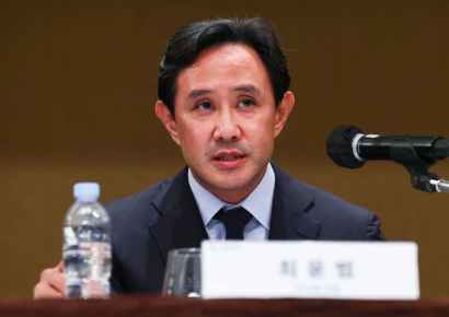 정공법이냐 변칙이냐…23일, 고려아연 최윤범의 선택은?