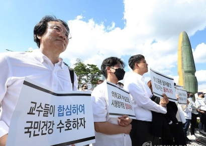 의대 교수들 "국민 상해입히는 급발진 정부, 의평원 말살하려 해"