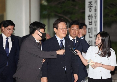 '쌍방울 대북송금 혐의' 이재명, 법원에 재판부 재배당 요청