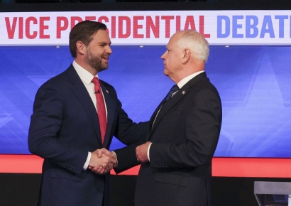 미 대선 부통령 후보 TV 토론 '흙수저 대결'…진흙탕싸움은 없었다[AK라디오]