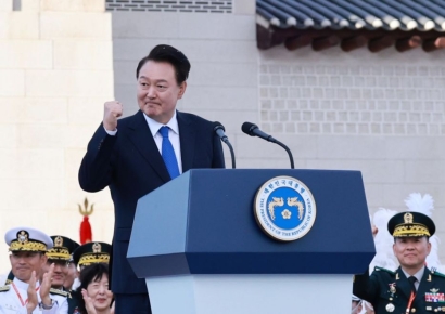 [용산통신]대통령실 '부글부글'…윤-한 '외줄타기' 조마조마