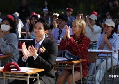 [포토] 받아쓰기 대회 참석한 다니엘과 사오리