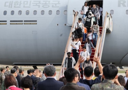 [포토] 레바논 교민 97명, 군 수송기 타고 긴급 귀국