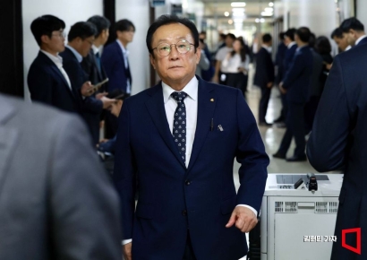 [포토] 국회 행안위 국정감사 출석하는 김인 새마을금고 회장