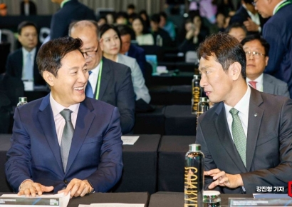 [포토] 의견 나누는 오세훈 서울시장-이복현 금융감독원장