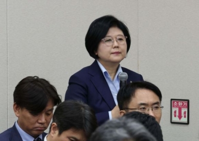 [포토] 국감 질의 듣는 문시연 숙명여대 총장