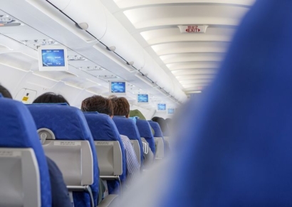 "모니터 끄지도 못하고"…기내서 '19금 영화' 강제 시청한 승객들