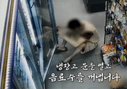"음료수에서 술냄새 난다"…편의점서 이상행동 男 알고 보니