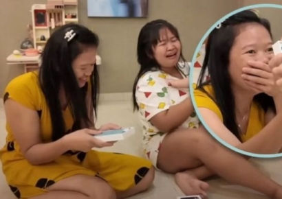 100만원대 아이폰 받고 펑펑 운 가사도우미들…말레이 부부 선행