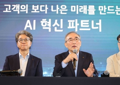 [포토] AICT 관련 취재진 질문에 답하는 김영섭 대표