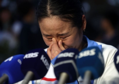 마음고생 얼마나 심했으면…두달 만의 복귀 안세영 끝내 눈물