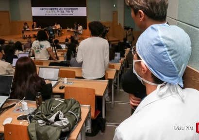 [포토] 의료개혁 토론 경청하는 의료진