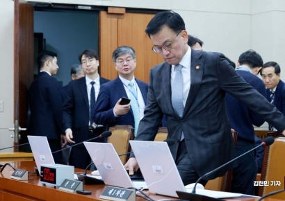 [포토] 국정감사 참석하는 최상목 부총리