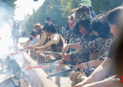 [포토] 강동선사문화축제, '선사바비큐체험'