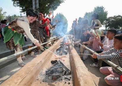 [포토] 선사바비큐 체험하는 시민들