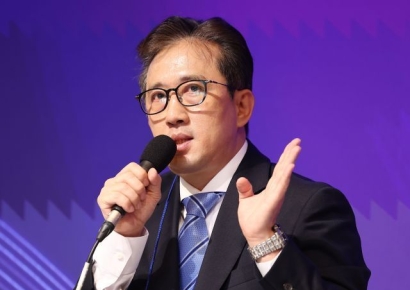 "난 넥타이 멘 꽃제비"…밀수로 생활비 번 탈북 외교관 '증언'