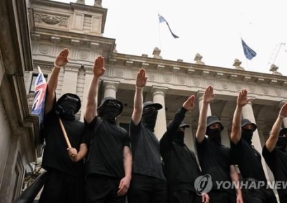 "히틀러 만세" 나치경례 호주 경찰…최대 징역 1년