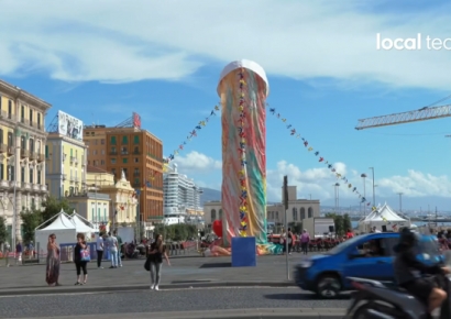 도심 한복판에 12m 성기 모양 '우뚝'…나폴리 시장 "행운의 신호로 해석"