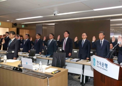 [포토] 증인 선서하는 이창용 한국은행 총재