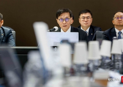 [포토] 이창용 총재, '금리 인하 만병통치약 아니야'