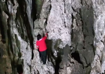 100m 절벽 맨손으로 오르내리는 中 여성…슬픈 비밀이