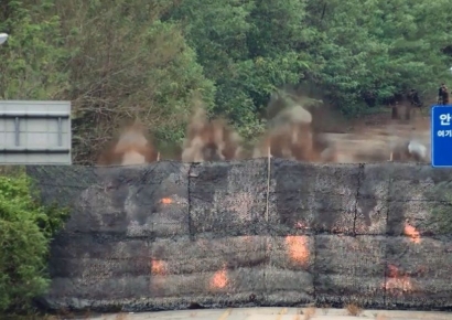 정부 "北, 남북 연결도로 폭파…퇴행적 행태 반복"