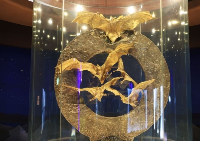 "돈낭비" 애물단지였는데…27억→200억 '황금박쥐상' 몸값 폭등