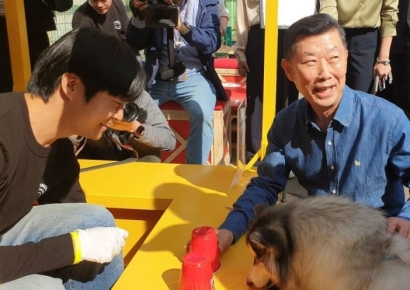 김홍국 회장 "HMM 내놓으면 인수 재검토"…하림은 선긋기