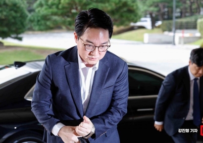 [포토] 대검청사 들어서는 심우정 검찰총장