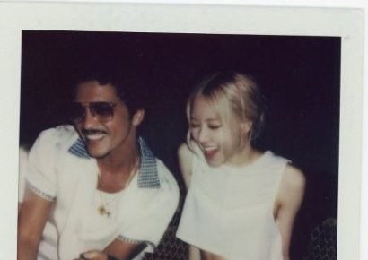 "로제, 키스하려해 무서웠다"…'K-술게임' 배운 브루노 마스 '화들짝'