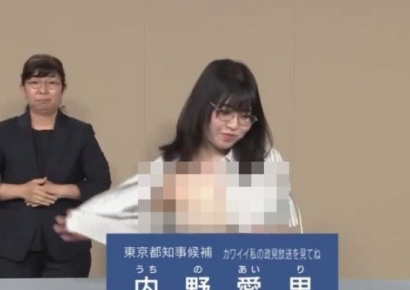 女후보가 셔츠벗고 정견발표…한국선 난리날텐데 일본은 왜