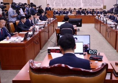 법사위, 중앙지검 국감서 충돌…야당 '김건희' 공세 강화