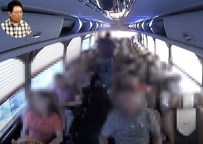 환갑여행 버스서 홍어 안주에 술판 벌인 동창들…말리는 기사에 "넌 필요없어" 