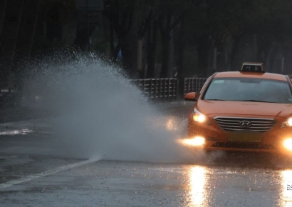 [포토] 물보라 일으키며 