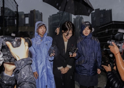 문다혜 '우산 의전' 시끌…3년 전 文 쓴소리 재소환