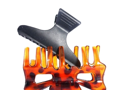 매일 쓰는 '헤어 집게핀'…머리에 박혀 식물인간 된 中 여성