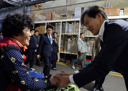 조국, 전남 곡성·영광서 낙선 인사 “끝 아닌 시작”